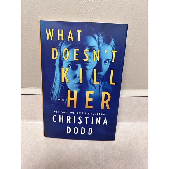 What Doesn't Kill Her by Christina Dodd Hardcover Book - Picture 1 of 2